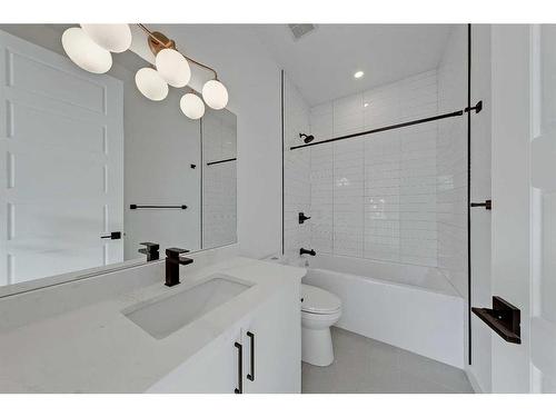 1143 Richland Road Ne, Calgary, AB - Indoor Photo Showing Bathroom