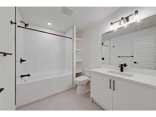 1143 Richland Road Ne, Calgary, AB - Indoor Photo Showing Bathroom