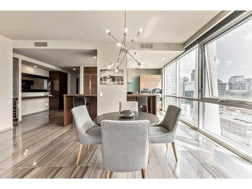 1807-108 9 Avenue Sw, Calgary, AB - Indoor Photo Showing Dining Room