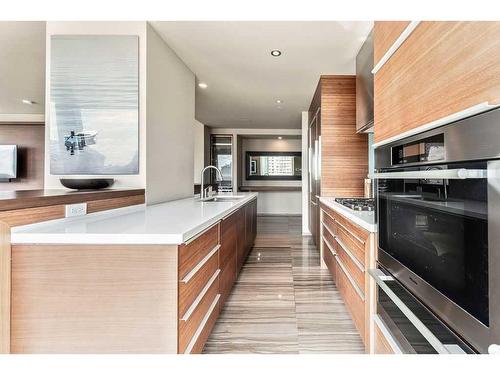 1807-108 9 Avenue Sw, Calgary, AB - Indoor Photo Showing Kitchen