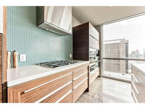 1807-108 9 Avenue Sw, Calgary, AB - Indoor Photo Showing Kitchen