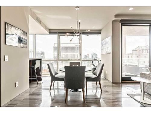 1807-108 9 Avenue Sw, Calgary, AB - Indoor Photo Showing Dining Room