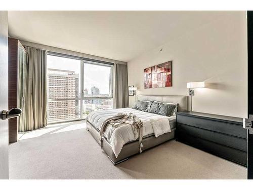 1807-108 9 Avenue Sw, Calgary, AB - Indoor Photo Showing Bedroom