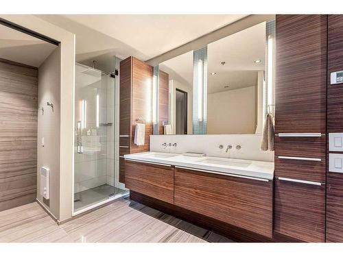 1807-108 9 Avenue Sw, Calgary, AB - Indoor Photo Showing Bathroom