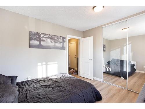 208-1025 14 Avenue Sw, Calgary, AB - Indoor Photo Showing Bedroom