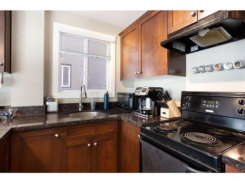 208-1025 14 Avenue Sw, Calgary, AB - Indoor Photo Showing Kitchen