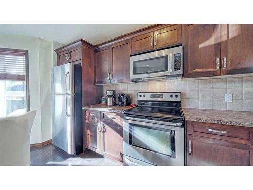 15 Elgin Meadows Gardens Se, Calgary, AB - Indoor Photo Showing Kitchen