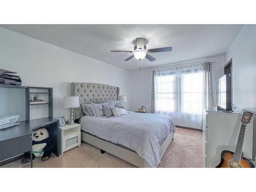 15 Elgin Meadows Gardens Se, Calgary, AB - Indoor Photo Showing Bedroom