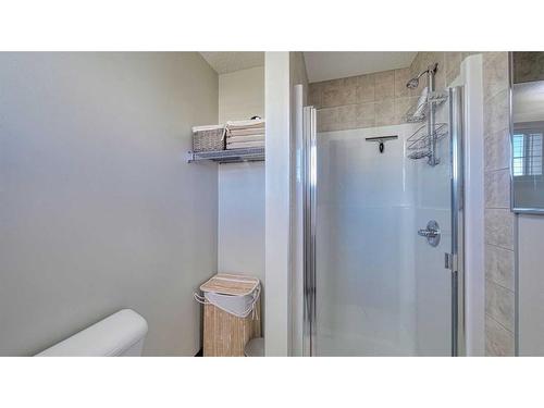 15 Elgin Meadows Gardens Se, Calgary, AB - Indoor Photo Showing Bathroom