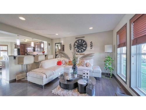 15 Elgin Meadows Gardens Se, Calgary, AB - Indoor Photo Showing Living Room