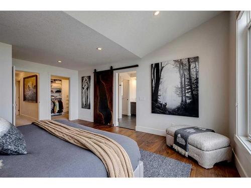 3607 Kildare Crescent Sw, Calgary, AB - Indoor Photo Showing Bedroom