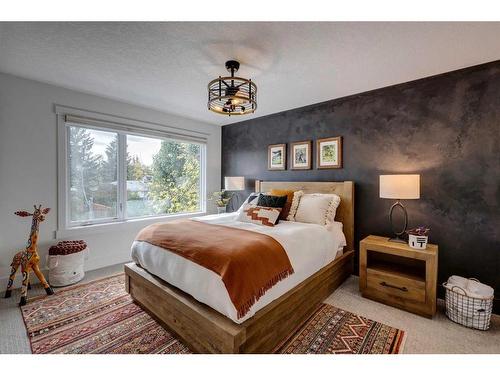 3607 Kildare Crescent Sw, Calgary, AB - Indoor Photo Showing Bedroom