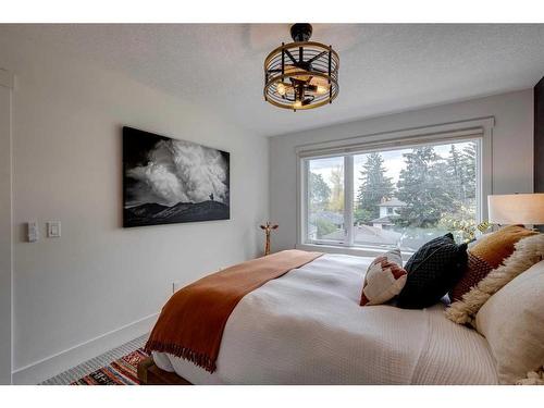 3607 Kildare Crescent Sw, Calgary, AB - Indoor Photo Showing Bedroom