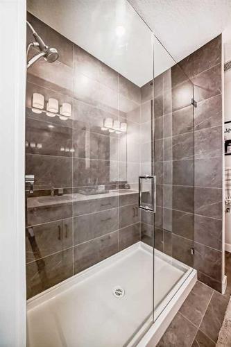 108-35 Walgrove Walk Se, Calgary, AB - Indoor Photo Showing Bathroom