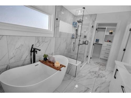 199 Westview Drive Sw, Calgary, AB - Indoor Photo Showing Bathroom