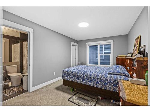 111 Sherview Grove Nw, Calgary, AB - Indoor Photo Showing Bedroom