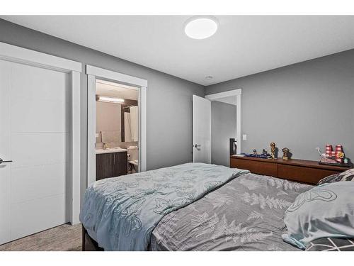 111 Sherview Grove Nw, Calgary, AB - Indoor Photo Showing Bedroom