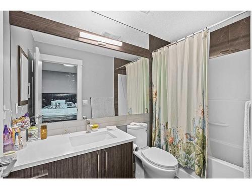 111 Sherview Grove Nw, Calgary, AB - Indoor Photo Showing Bathroom