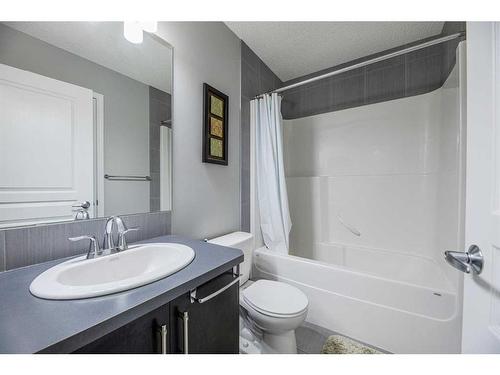 32 Auburn Meadows Avenue Se, Calgary, AB - Indoor Photo Showing Bathroom