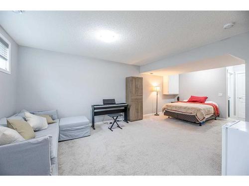 32 Auburn Meadows Avenue Se, Calgary, AB - Indoor Photo Showing Bedroom