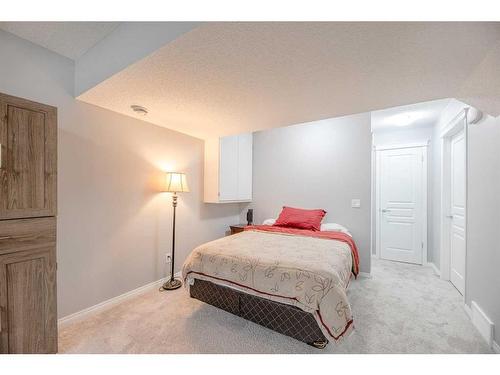 32 Auburn Meadows Avenue Se, Calgary, AB - Indoor Photo Showing Bedroom