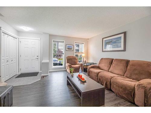 32 Auburn Meadows Avenue Se, Calgary, AB - Indoor Photo Showing Living Room