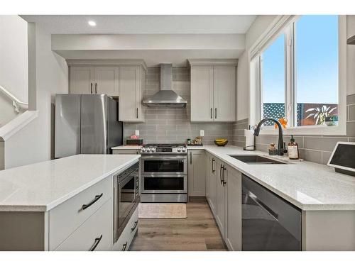 25 Creekside Boulevard Sw, Calgary, AB - Indoor Photo Showing Kitchen With Upgraded Kitchen