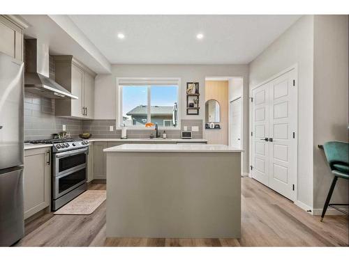 25 Creekside Boulevard Sw, Calgary, AB - Indoor Photo Showing Kitchen With Upgraded Kitchen