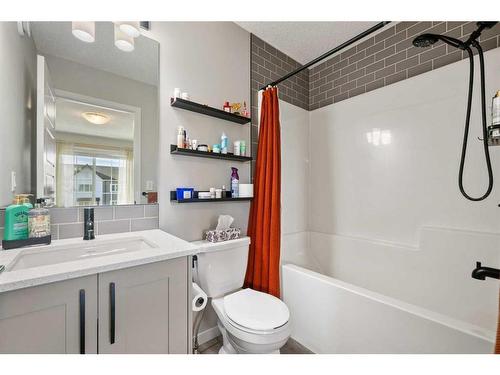 25 Creekside Boulevard Sw, Calgary, AB - Indoor Photo Showing Bathroom