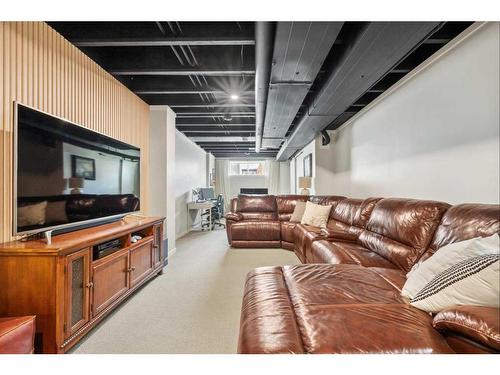 25 Creekside Boulevard Sw, Calgary, AB - Indoor Photo Showing Living Room