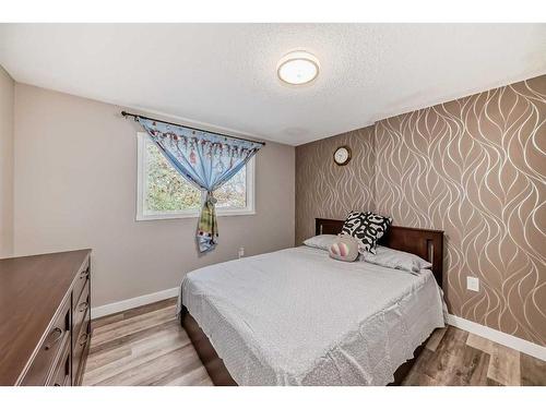 6-6819 Centre Street Nw, Calgary, AB - Indoor Photo Showing Bedroom