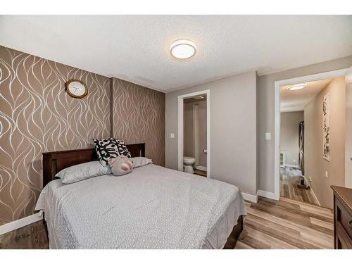 6-6819 Centre Street Nw, Calgary, AB - Indoor Photo Showing Bedroom