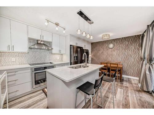 6-6819 Centre Street Nw, Calgary, AB - Indoor Photo Showing Kitchen With Stainless Steel Kitchen With Double Sink With Upgraded Kitchen