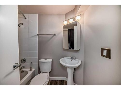 6-6819 Centre Street Nw, Calgary, AB - Indoor Photo Showing Bathroom