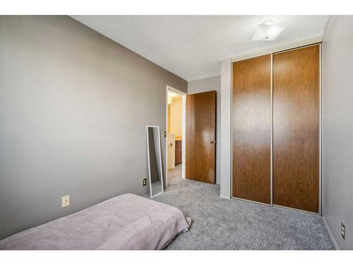 6479 54 Street Ne, Calgary, AB - Indoor Photo Showing Bedroom