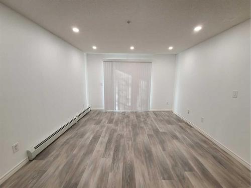 4319-4975 130 Avenue Se, Calgary, AB - Indoor Photo Showing Other Room