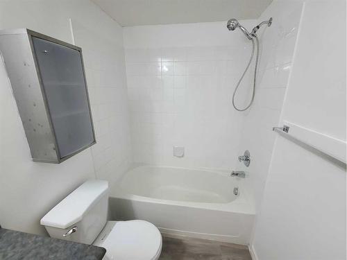 4319-4975 130 Avenue Se, Calgary, AB - Indoor Photo Showing Bathroom