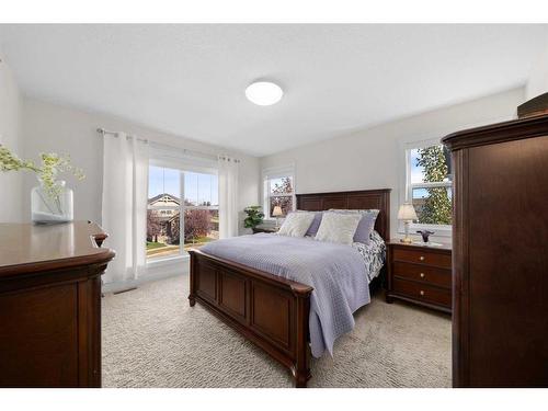 98 Williamstown Landing Nw, Airdrie, AB - Indoor Photo Showing Bedroom