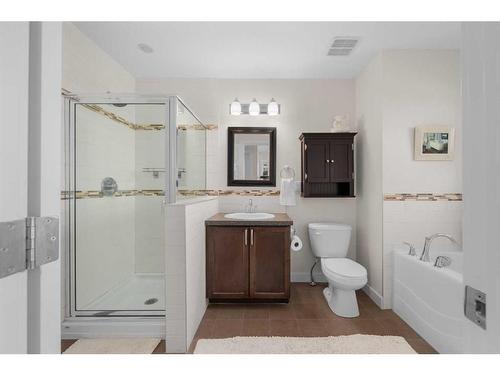 98 Williamstown Landing Nw, Airdrie, AB - Indoor Photo Showing Bathroom