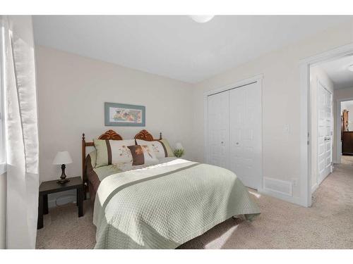 98 Williamstown Landing Nw, Airdrie, AB - Indoor Photo Showing Bedroom