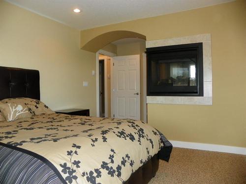 4025-25054 South Pine Lake Road, Rural Red Deer County, AB - Indoor Photo Showing Bedroom