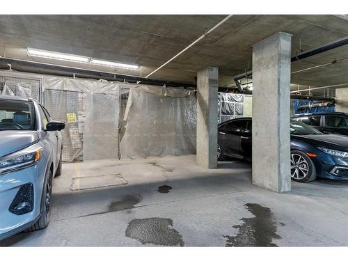 206-1026 12 Avenue Sw, Calgary, AB - Indoor Photo Showing Garage