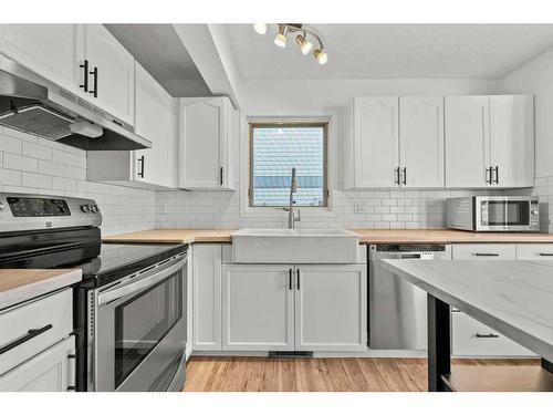 105 Patina Park Sw, Calgary, AB - Indoor Photo Showing Kitchen With Stainless Steel Kitchen With Upgraded Kitchen