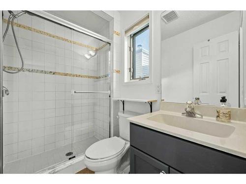 105 Patina Park Sw, Calgary, AB - Indoor Photo Showing Bathroom