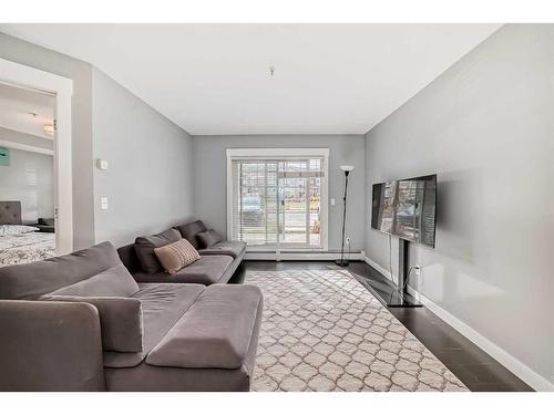 1113-11 Mahogany Row Se, Calgary, AB - Indoor Photo Showing Living Room