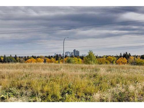 97 Strathearn Gardens Sw, Calgary, AB 