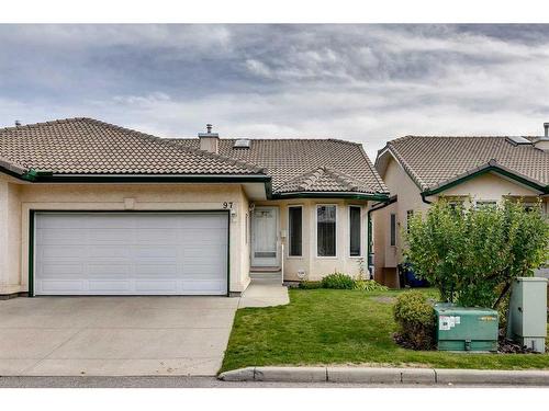 97 Strathearn Gardens Sw, Calgary, AB 