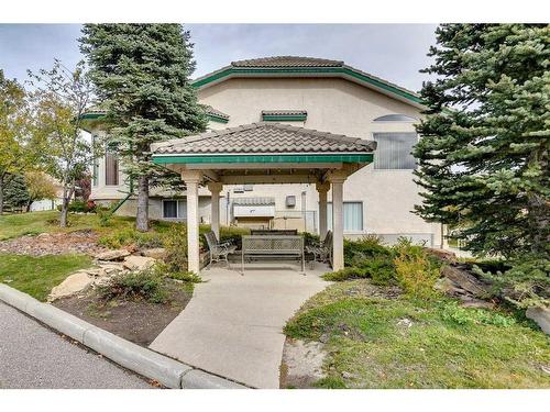 97 Strathearn Gardens Sw, Calgary, AB 