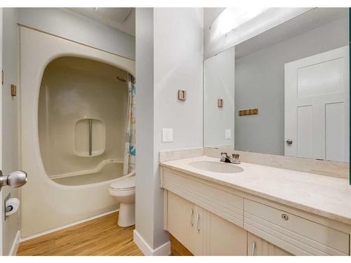 308 Silvergrove Bay Nw, Calgary, AB - Indoor Photo Showing Bathroom