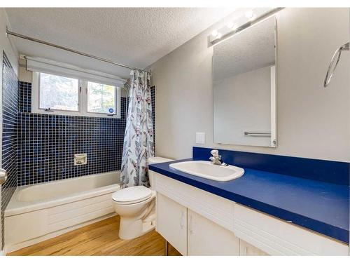 308 Silvergrove Bay Nw, Calgary, AB - Indoor Photo Showing Bathroom